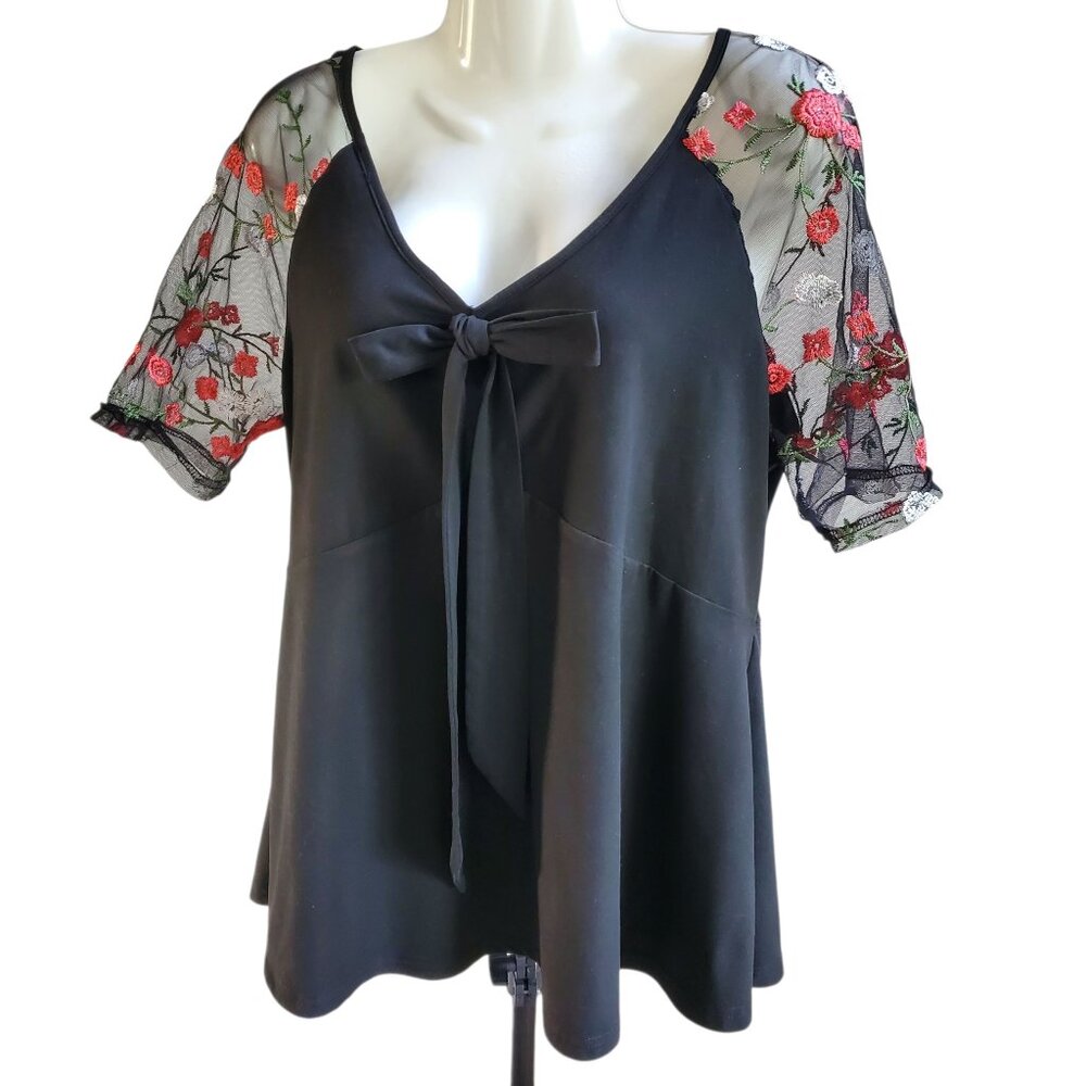 LACE FLORAL EMBROIDERED SLEEVED TOP SIZE 1XL